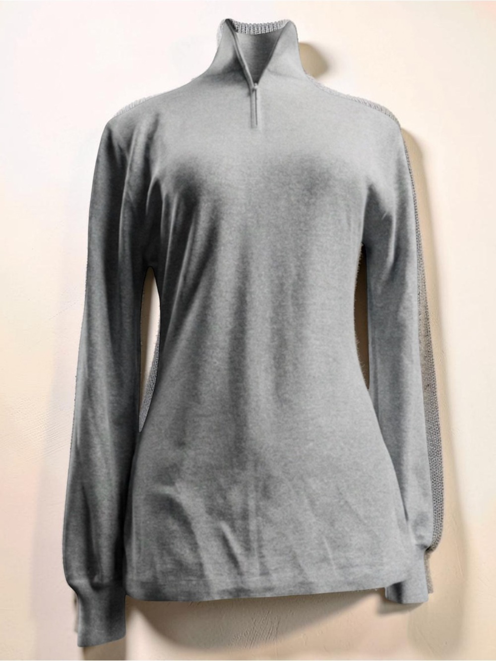 Lillie Ruben Vintage Women’s Long-Sleeve Zip-Collar Top. Metallic Silver. Small